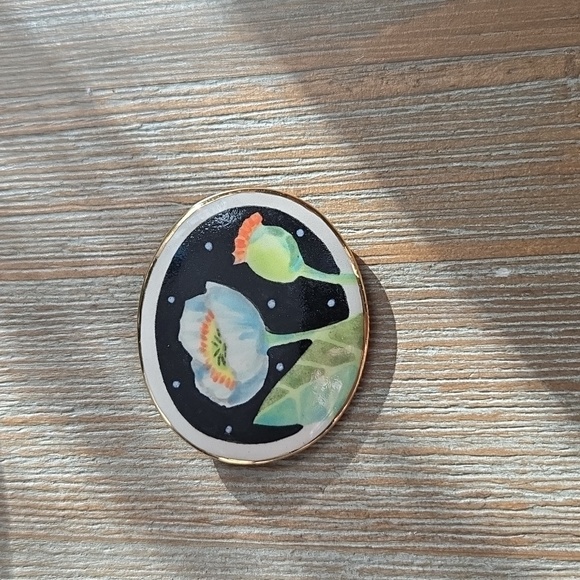 Vibrant Floral Brooch with Gold Trim - Picture 2 of 4